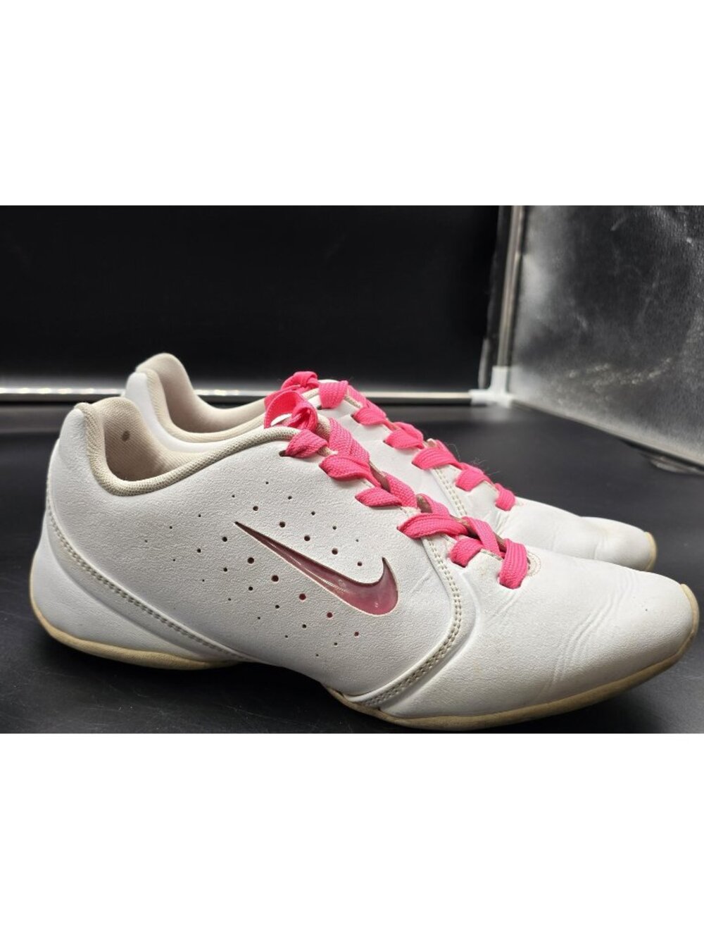 Nike Shoes Women 7.5 White Sideline III Insert Cheerleading Sneakers 647937-100